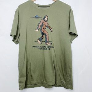 Life is Good Somebody's Squatching Me Ufo Green Graphic T-Shirt Large